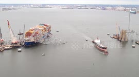 USA: First ship passes through newly opened temporary channel on Patapsco River