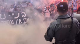 Israel: Protesters Gather Outside Gantz Home Demanding His Resignation 4