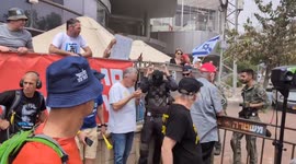Israel: Protesters Gather Outside Gantz Home Demanding His Resignation 3