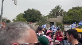 Israel: Protesters Gather Outside Gantz Home Demanding His Resignation