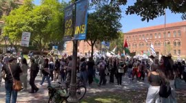 US: Pro-Palestine, Pro-Israel Protesters Clash At UCLA 3