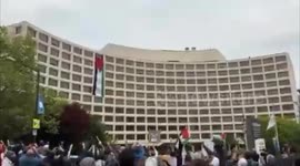 USA: Pro-Palestinians Picket Press Party