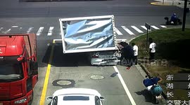 Good Samaritans race to save motorists after truck's container flattens car in China
