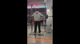 Gymgoer faints after lifting weights in China