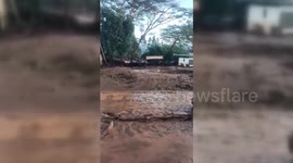 Kenya: Heavy rain causes dam burst and flooding in Mai Mahiu