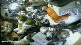 Shenzhou-17 return capsule touches down on Earth