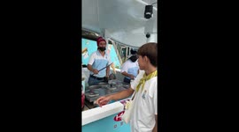 Turkish ice cream seller dupes customer