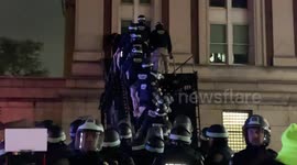 Moment NYPD uses ladders to enter Hamilton Hall and arrest pro-Palestine protesters