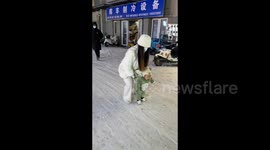 China: Mother and baby's close call