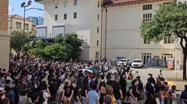 USA: Pro-Palestinian protesters confront authorities at the University of Texas at Austin