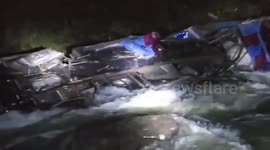 Peru: bus plunges into 200-metre abyss, leaving at least 25 dead