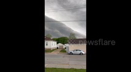 US: ‘Mothership’ Shelf Cloud Rolls Through Eastern Missouri Amid Storms
