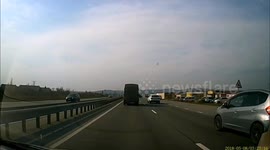 Low-flying military fighter startles drivers in Primorye, Russia