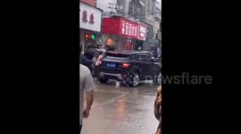 Out-of-control Land Rover rampages on road in China, injuring 1