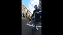 Near miss: Range rover almost collides with Boris Bike in London's busy streets