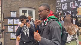 Student Ayo addresses Pro-Palestine protestors and student activists outside University College London (UCL), where the activists have set up camp. London/ UK