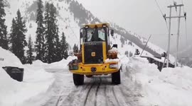 India: Snow clearance is underway in northern India after heavy snowfall