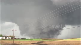 Terrifying tornado rampages through Shelby, Iowa