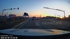 Driver fixes car's rear warning lights with a simple tap