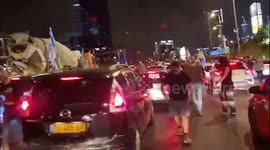 Israel: Demonstrators Block Ayalon Highway In Tel Aviv, Demanding Deal With Hamas 2