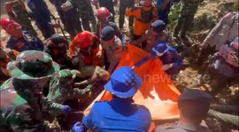 The Search And Rescue Team Dramatically Evacuated A Toddler Who Died In A Flash Flood In South Sulawesi