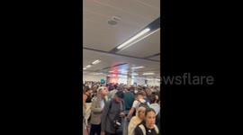Passport gate outage causes long lines at Gatwick Airport
