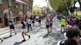 London runners grab a drink during a heatwave