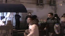 男子装扮八戒摆摊遭路人围堵狂拍