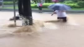 Massive floods swamp city in southern China