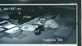 Man 'scares' away security and allegedly steals hundreds of smart phones
