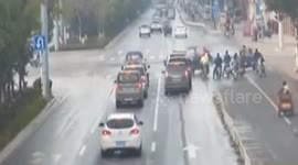 Driverless electric tricycle crashes into five cars in China