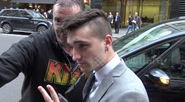 The Wanted's Tom Parker helps confused fan take photo