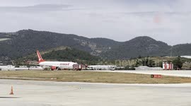 Boeing 737-800 evacuated after flat tire on landing in southern Türkiye