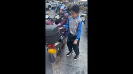 Street dance innovation: kids turn electric bike alarm into creative background music