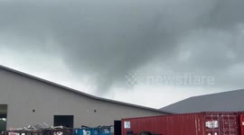 Video captures possible tornado in Paducah, Kentucky