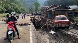 The Padang-Bukittinggi route has completely collapsed, collapsing in the Valley area
