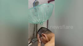 Inventive man makes ice cube shower to keep cool