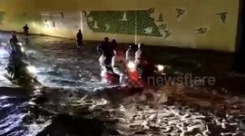 India: Heavy rainfall triggers waterlogging on roads, creates traffic chaos