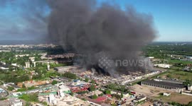 Massive fire destroys shopping mall in Warsaw