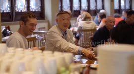 China: Foreign visitors experience technological side of China's tourist attractions