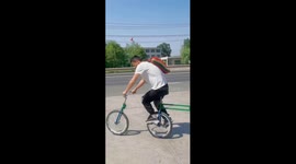 Chinese juggler astounds onlookers with modified bike