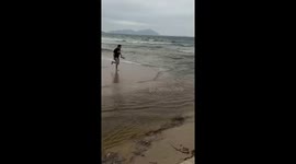 Friends rescued by paddleboard when tide comes in quickly