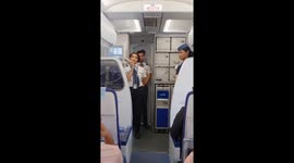 Pilot makes heartwarming passenger announcement on Mother's Day flight