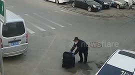 Police arrest man for breaking into lottery station and stealing safe in China