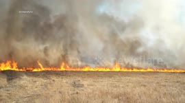 USA: Vegetation Fire on Cottonwood Road in Bakersfield, LA
