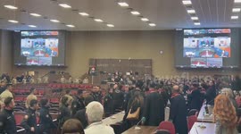 Pro-Kurdish politicians sentenced: lawyers protest court decision with walkout and slogans