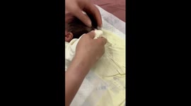 Newborn baby clenches onto hair, cries in Henan Province, China