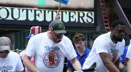 USA: Nathans Famous Hot Dog Eating Qualifier in Times Square