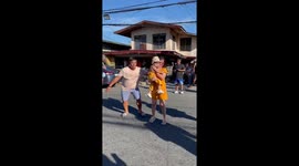 Partner makes heartwarming proposal during Mother's Day parade