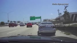 USA: Miami-Dade Police Chase Ends with Woman Jumping into Lake